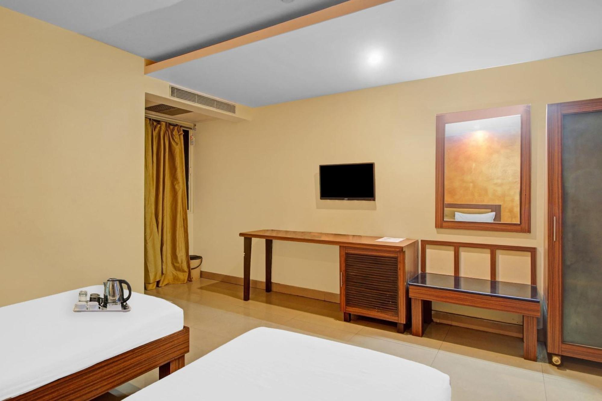 Townhouse The Grand Plaza Hotel Hyderabad Exterior photo