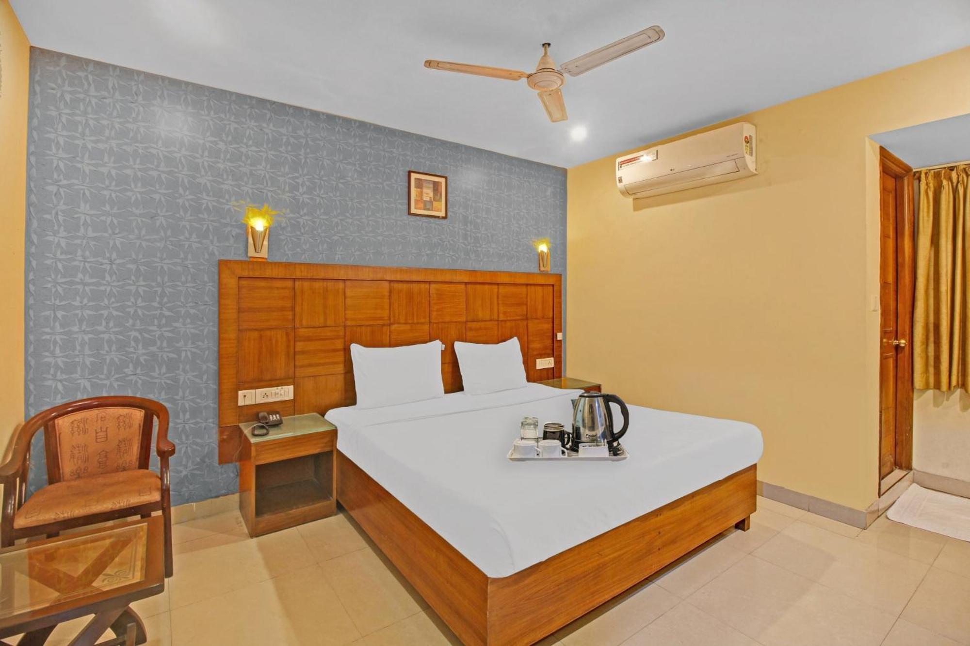 Townhouse The Grand Plaza Hotel Hyderabad Exterior photo