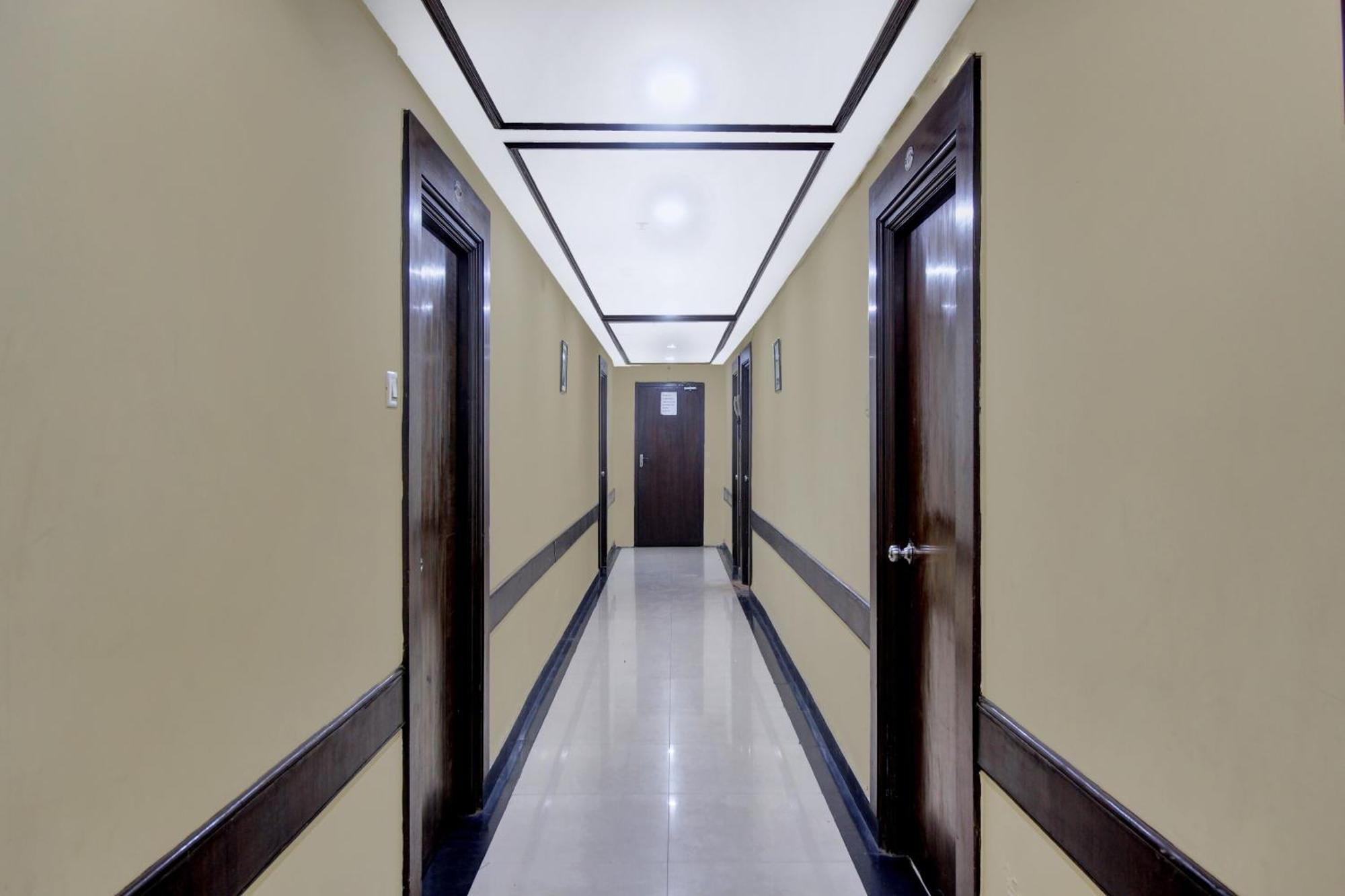 Townhouse The Grand Plaza Hotel Hyderabad Exterior photo