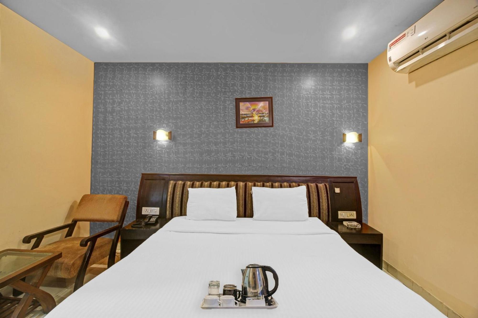 Townhouse The Grand Plaza Hotel Hyderabad Exterior photo