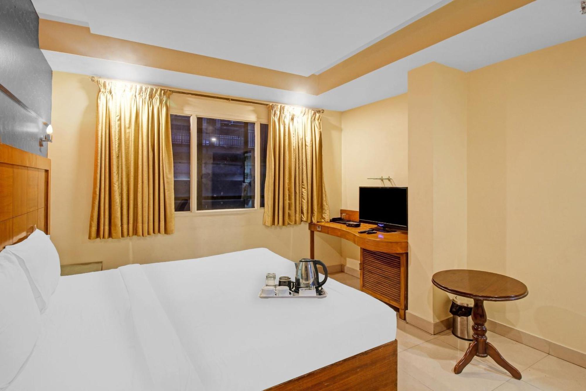 Townhouse The Grand Plaza Hotel Hyderabad Exterior photo