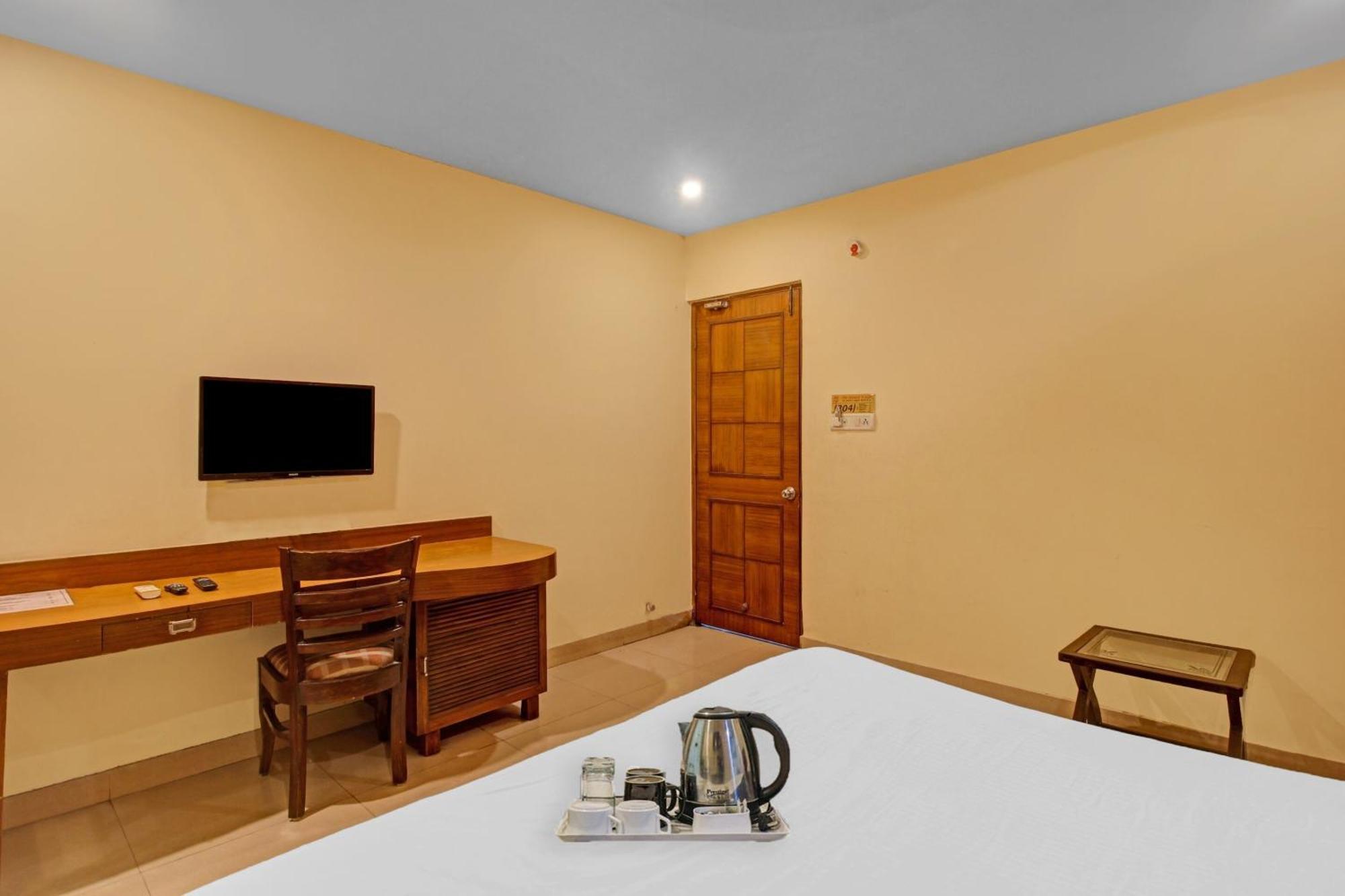 Townhouse The Grand Plaza Hotel Hyderabad Exterior photo